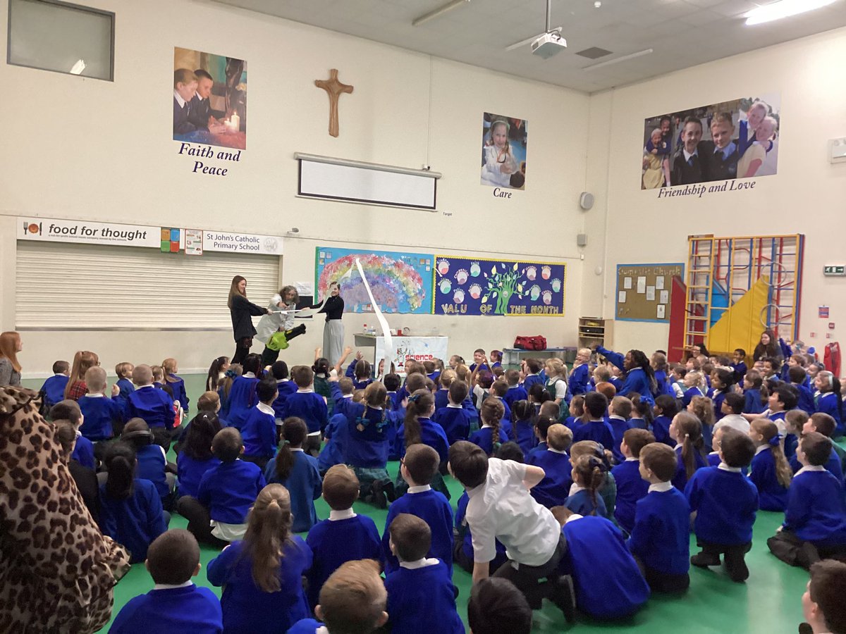5G_stjohns's tweet photo. A great workshop with Boffin Joel yesterday marking #britishscienceweek ! We definitely won’t be trying this at home! 👩🏻‍🔬👨🏻‍🔬🔥💥 https://t.co/WuNrgL7lRN