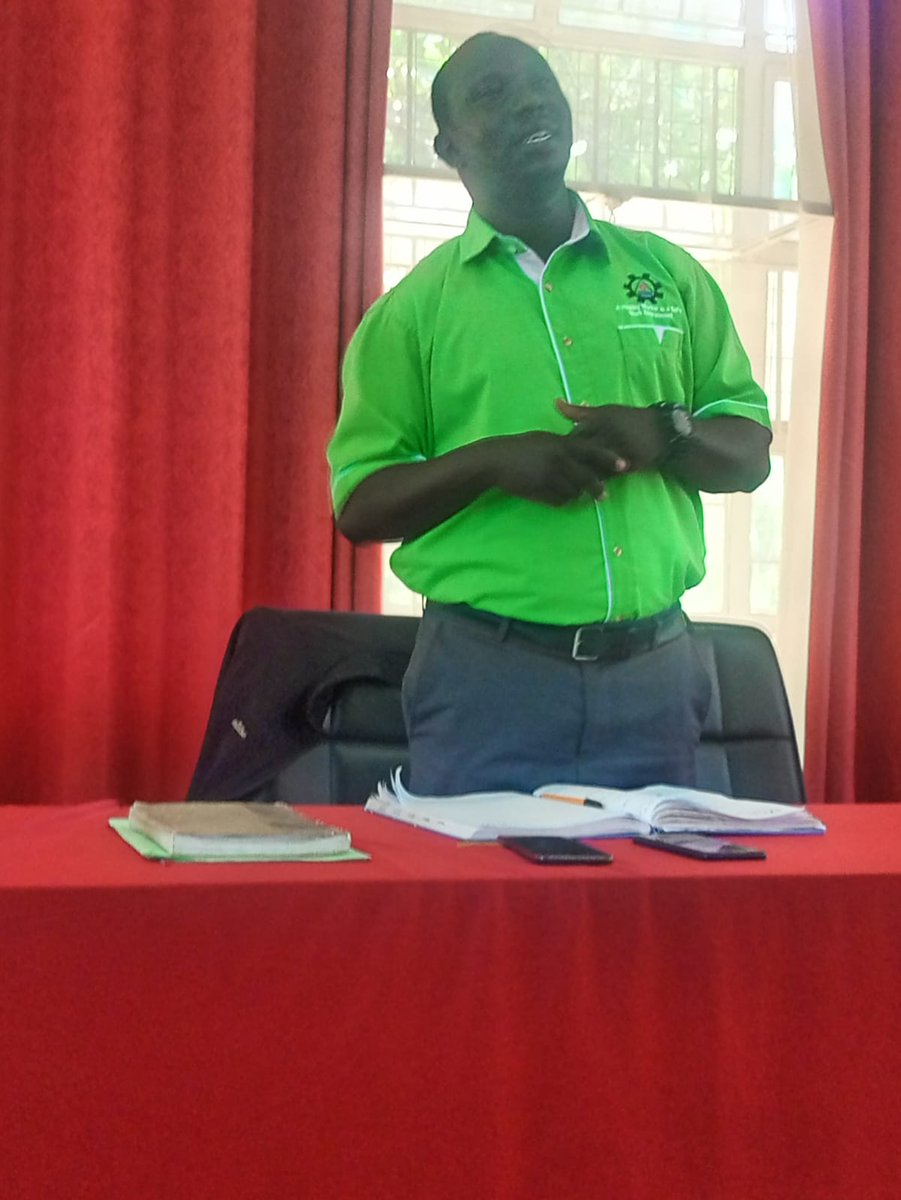DOSHS_KE's tweet photo. @DOSHS__Ke Trans-Nzoia Office in liaison with #KitaleNationalPolytechnic Conducted a seminar to the Polytechnic Staff on #OSH as a Fundamental Principle and Right at Work.
#OSHinVocationalandTechnicalTraining
#SafeWorkEnvironment
#HealthyWorker
#DecentWork https://t.co/Q4xxYQIn7W