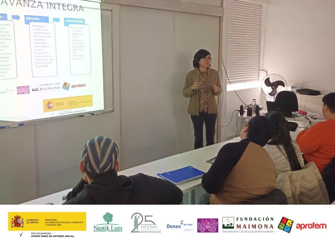 FErgueteIntegr's tweet photo. ✔️A nosa técnica de #autoemprego, Marta Alonso, presentou ao alumnado dunha das nosas formacións o programa #AvanzaIntegra, que trata de contribuír á inserción sociolaboral de persoas migrantes a través dun itinerario personalizado de autoemprego. https://t.co/AJjYl6fhSk