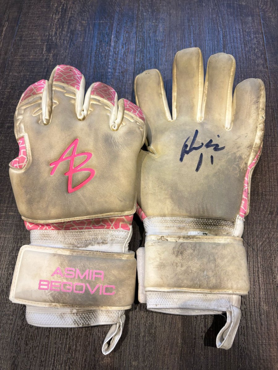 Our auction for @asmir1 match-worn Mother's Day gloves is live! Bid now to support @AB_Fdn. 📲 ab1gk.com/shop/auction Don't miss out! #charityauction #goalkeepers #matchworn