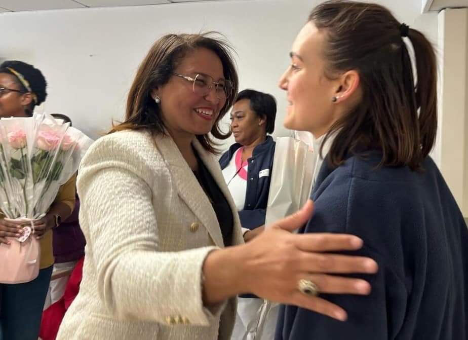 _FranceHorizon's tweet photo. ♀️ 𝐅𝐫𝐚𝐧𝐜𝐞 𝐇𝐨𝐫𝐢𝐳𝐨𝐧 𝐦𝐨𝐛𝐢𝐥𝐢𝐬𝐞́𝐞 𝐚̀ 𝐥'𝐨𝐜𝐜𝐚𝐬𝐢𝐨𝐧 𝐝𝐞 𝐥𝐚 𝐣𝐨𝐮𝐫𝐧𝐞́𝐞 𝐢𝐧𝐭𝐞𝐫𝐧𝐚𝐭𝐢𝐨𝐧𝐚𝐥𝐞 𝐝𝐞𝐬 𝐝𝐫𝐨𝐢𝐭𝐬 𝐝𝐞𝐬 𝐟𝐞𝐦𝐦𝐞𝐬 ♀️

🙏Merci à @BENNANIDounia2, l’EHPAD Les Tisserins et les KyklosSaintLouis pour leur engagement quotidien ! https://t.co/ZXVqJQW6RL