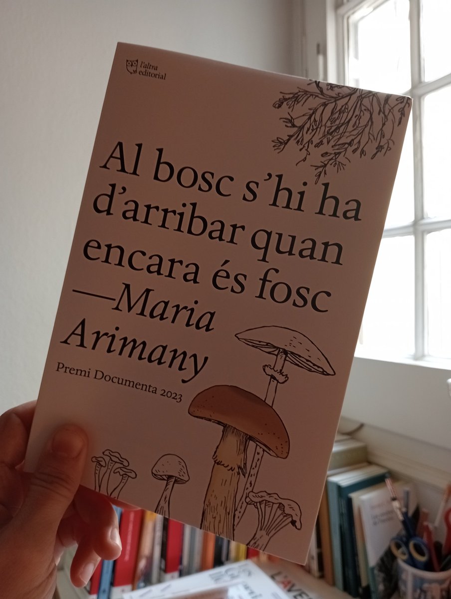 marina_espasa's tweet photo. Quin #PremiDocumenta més pur, intens i delerós. Narra aquell començament de la decepció que és a vegades la fi de la joventut. Avui el presenten a @DocumentaBCN https://t.co/6Roc23hLam
