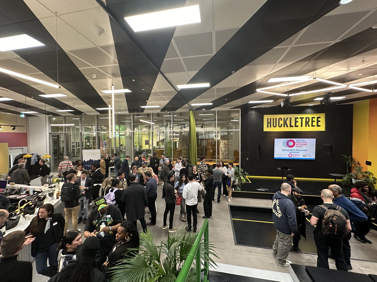 Woow! Incredible turnout at #DigitalCreativeNetwork event @huckletree🎉 Packed venue, some even stood 🔥Networking was electric, nobody wanted to leave! Huge thanks to all who joined. #Upstream is committed to fostering connections within #creative industries, stay tuned🚀