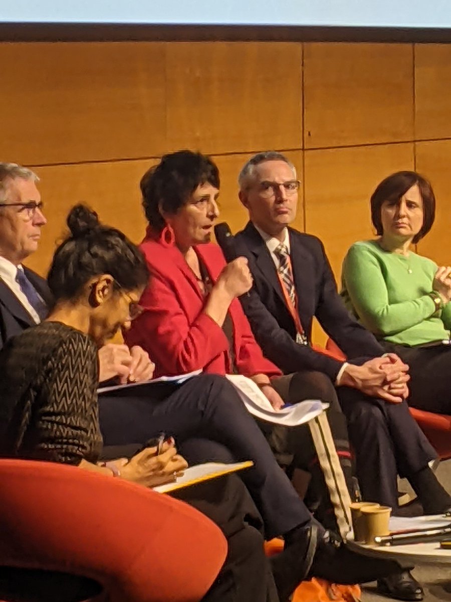 Lancement du séminaire #TNE Isère en plénière par <a href="/Cedric_Sutera/">Cédric Sutera</a>, <a href="/DRANE_Grenoble/">DRANE - Académie de Grenoble</a>.

Première table ronde animée par @louisetourret avec <a href="/HeleneInsel/">Hélène Insel</a>, rectrice <a href="/acgrenoble/">Académie de Grenoble</a>, Jean-Pierre Barbier, président <a href="/CDIsere/">Isère</a> et <a href="/audranlebaron/">Audran Le Baron</a>, directeur <a href="/Edu_Num/">Éducation Numérique</a>