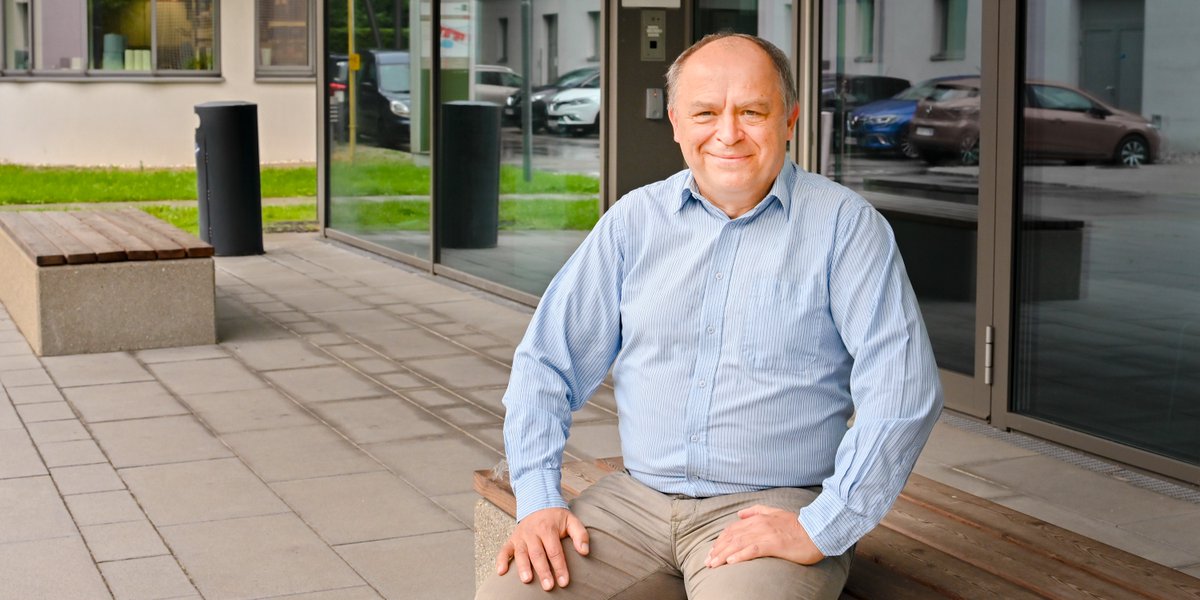 ISTAustria's tweet photo. Professor @SazanovL wins #SchrödingerAward. This highest award by @oeaw, honors his outstanding achievements in the field of structural biology of membrane protein complexes. #Congratulations on the well deserved recognition Leonid!
Read more here 🔗 https://t.co/FN39jPQF5N https://t.co/QNBnOVUbCt