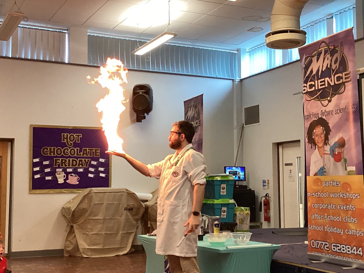 BollinPrim1MP's tweet photo. We had a visit from Turbo Tom from Mad Science #britishscienceweek 😁 https://t.co/e7FsoiMBvG