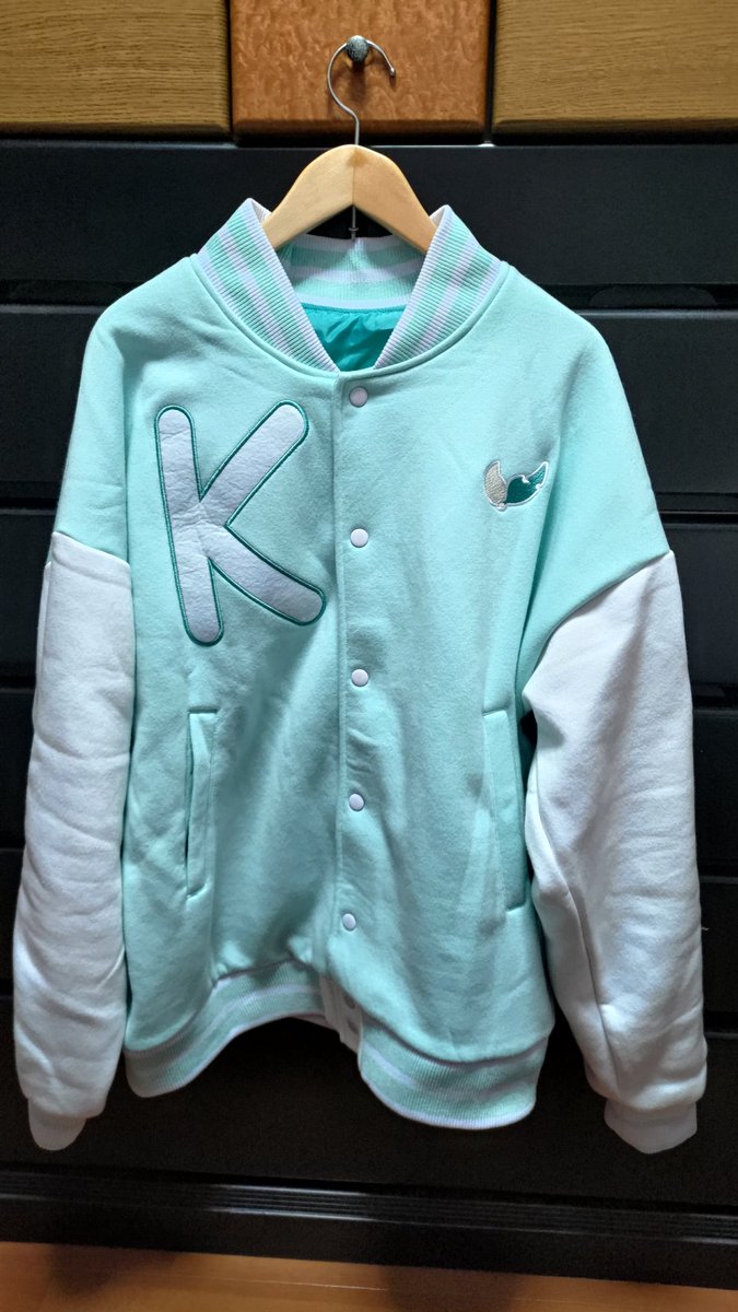 wk823457's tweet photo. 今年のフェス参加コーデはホロメンでかためた服でライブに参戦します!!!
上から
船長帽子・メルちゃんマスク・カエラネック���いろはジャケ・一伊那尓栖Tシャツ・ふーたんパーカー・ねっこパンツ・SSRBの靴下です
カバンは当然ふーたんリュック
ふーたん現地で会いましょう!!!
#みてみてフレア https://t.co/8d9F4EHdL2