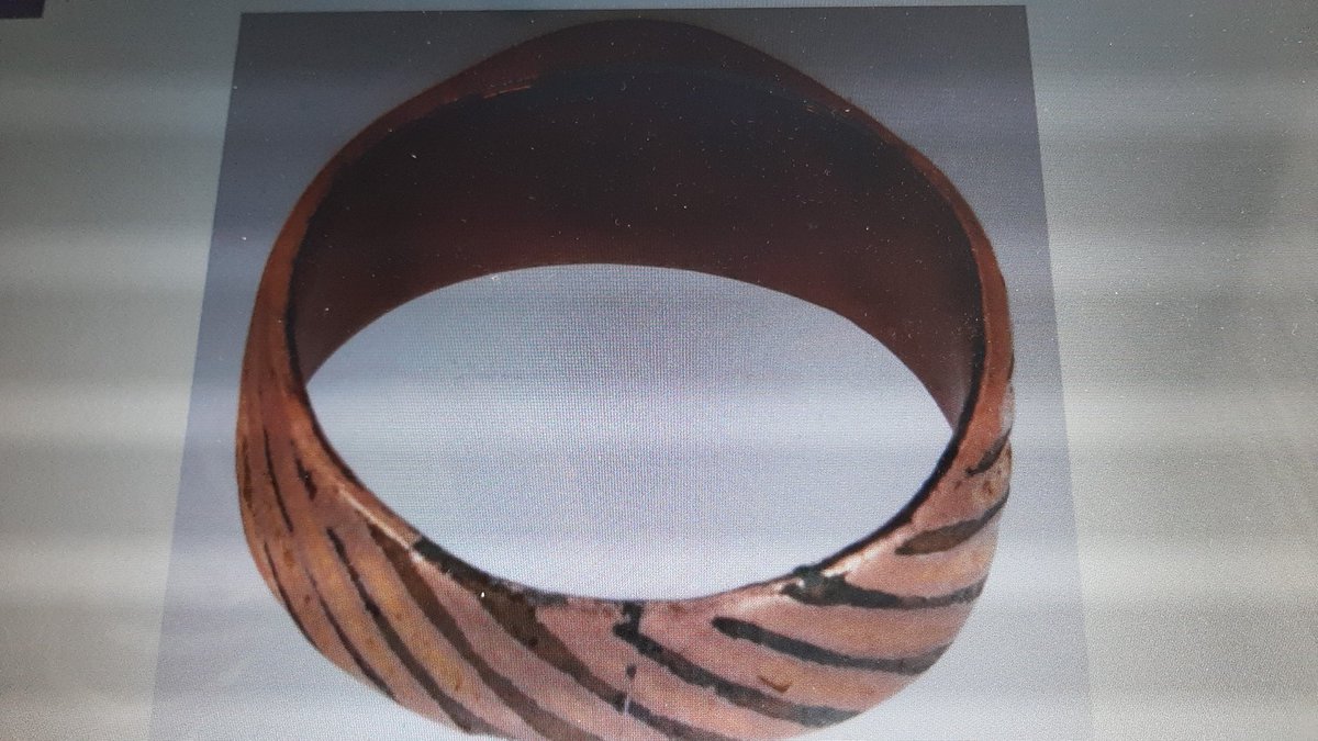 Projet #StolenMemory des <a href="/ArolsenArchives/">Arolsen Archives</a> 
Nous recherchons les descendants de 
Kerts Valérie né à #Roux en Belgique 
habitait rue de Lorraine 
Pour leur restituer officiellement ses effets personnels confisqués par les Nazis 
Si informations merci de nous contacter