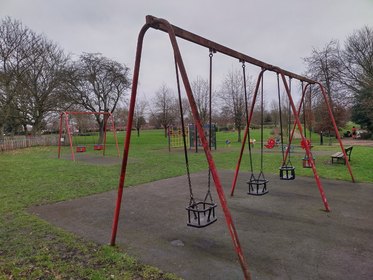 Have your say 🗣️ 
Over a quarter of a million pounds is to be invested to rejuvenate recreational spaces across #SouthDerbyshire & the Council wants residents’ views on how this should best be spent. Click the link for more info & to complete the survey.
orlo.uk/FjOPz