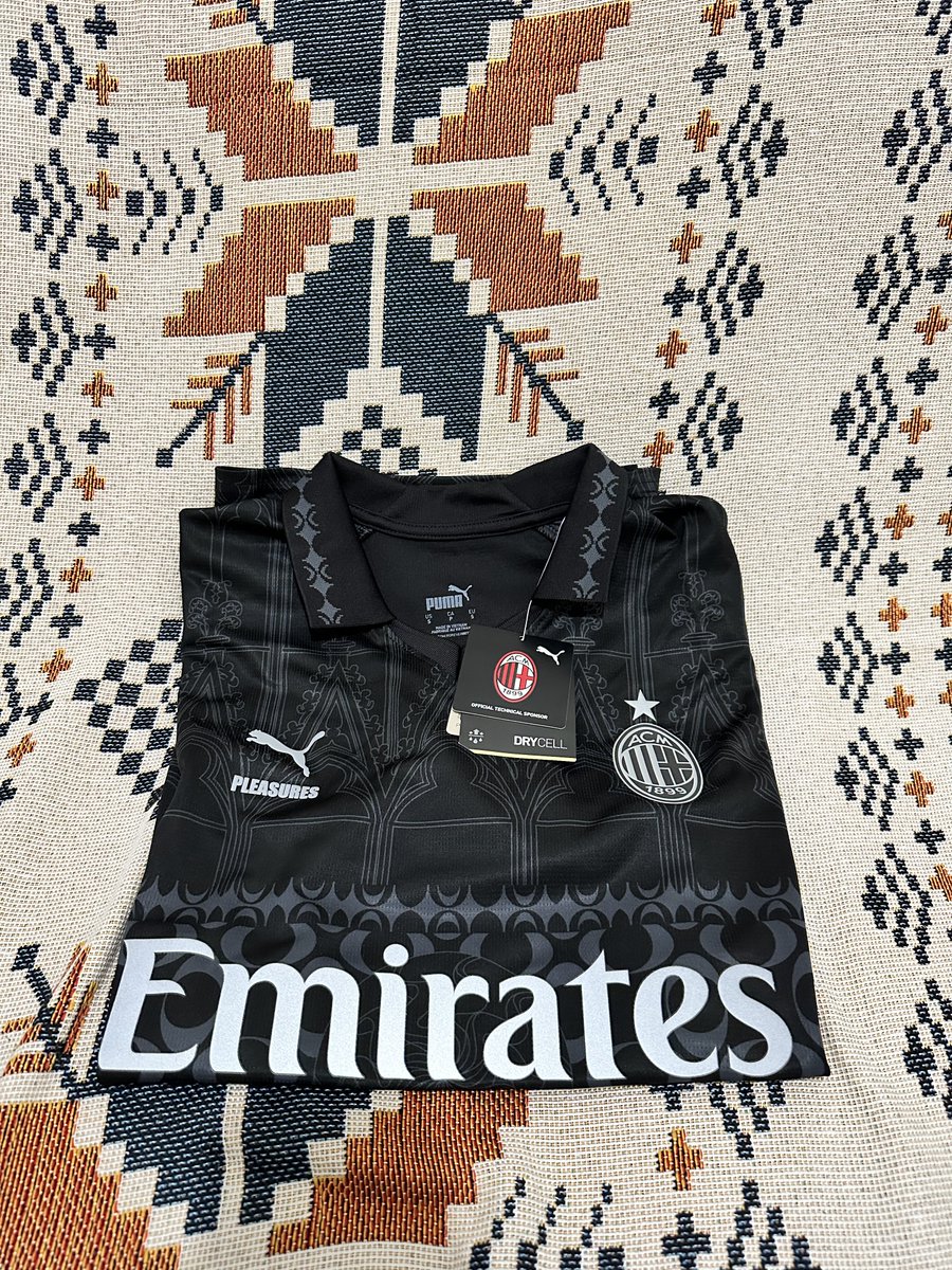 Mstf_dhe's tweet photo. Misi pencarian AC Milan x Pleasures: Done ✅

Thanks @fexpressgading https://t.co/mGehj0aCWz