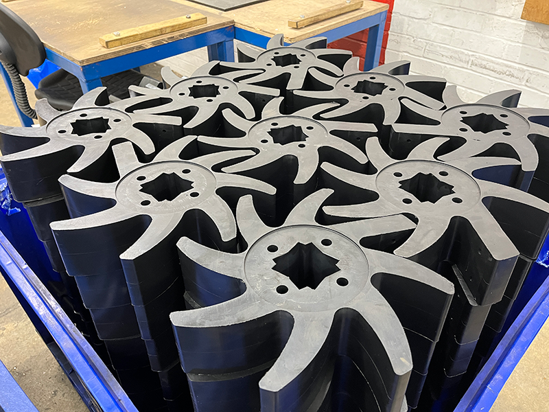 A box of rubber recycling stars ready to go out to a customer. We supply a range of standard components and replacement parts for the Recycling Industry. See all our recycling products here: cliftonrubber.com/shop/recycling/ #rubber #recycling #stars #screening