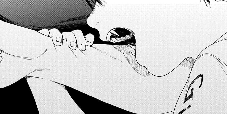 ⠀ 
La 𝕯𝖗𝖆𝖌𝖔𝖓𝖓𝖊 vient derrière le lecteur avant de saisir son bras dans le but d’y déposer ses crocs.
⠀
