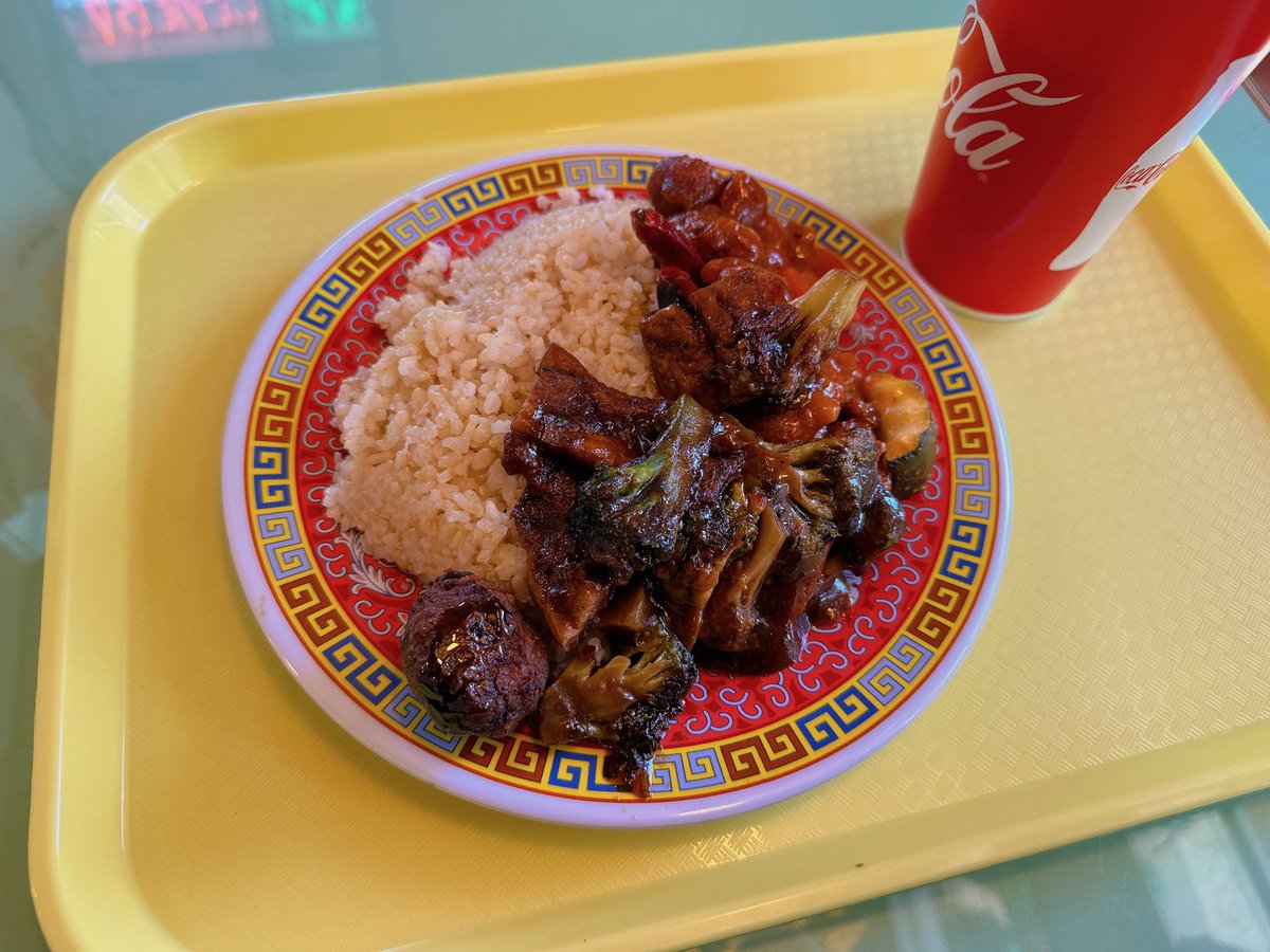 MeatsNext's tweet photo. 本日は、#oscaramericanchinese さんでNEXT MEATS商品を使っていただいているメニューを食べてきました✨
・”Beef” and Broccoli 🥦 : NEXTカルビ入
・”meat” balls🥡 : NEXTミンチ入

本当にお肉が入っていないとは思えない、
おいしさも食べ応えも抜群の本格アメリカンチャイニーズでした✨ https://t.co/58BW6kSwoD