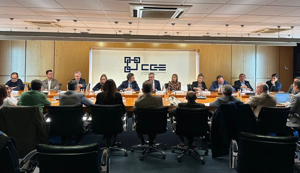 Ayer organizamos en la CGE un encuentro de trabajo con el concejal de Urbanismo del <a href="/aytogr/">Ayuntamiento de Granada</a>, Enrique Catalina (<a href="/enriquecatalin1/">Enrique Catalina Carmona</a>), sobre el avance del PGOM. 

Gracias por escuchar nuestras propuestas para un documento que plantea el desarrollo de Granada para los próximos 20 años.