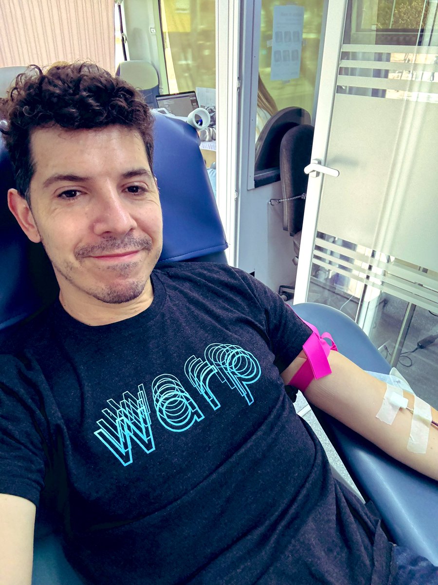 Hace unos 10 años tuve un accidente bastante grave que casi no lo cuento.

Desde entonces, siempre que puedo, voy a donar sangre.

Donar sangre puede salvar vidas.
Si puedes, anímate.