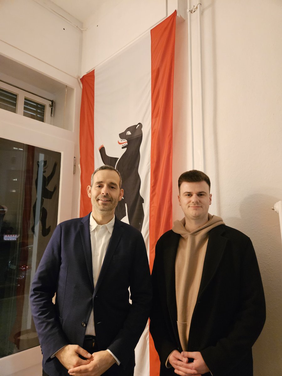 TimurHusein's tweet photo. Gestern zu Besuch bei der Jungen Union Friedrichshain-Kreuzberg. Auf dem Bild: Michel Seekamp (aktueller Vorsitzender) und ich (Vorsitzender 2001-2011).
Auf weiterhin gute Zusammenarbeit ✌️ #CDU https://t.co/DdUEAmQcQP