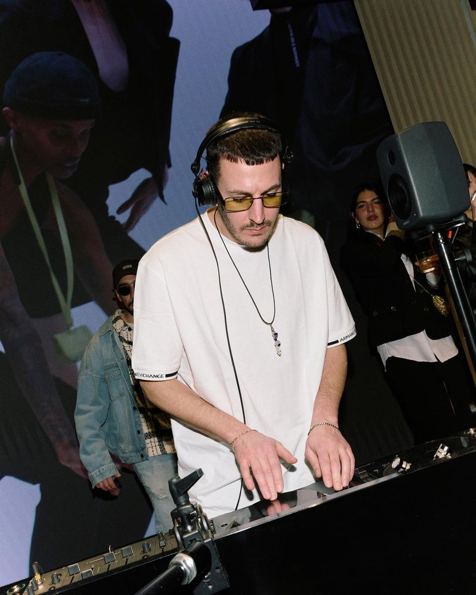 AX_JAPAN's tweet photo. #Volantis in the Lab Milan
#Mixmag とのコラボカプセルコレクションを身にまとったがVolantisがプレイを披露! アンダーグラウンドな雰囲気をお楽しみください #AXss24 #ArmaniExchange
Photo @milano_sfigati_ovunque
https://t.co/KvkJfqf2TN https://t.co/8b8qphkaIK