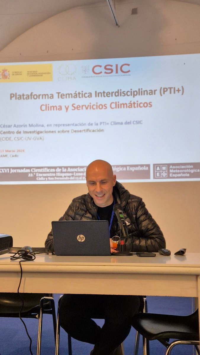 Además lo hacemos con el privilegio de ofrecer la presentación invitada. El investigador de @CidEinvestiga @ClimatocLab César Azorín es el encargado de presentar a la PTI Clima.