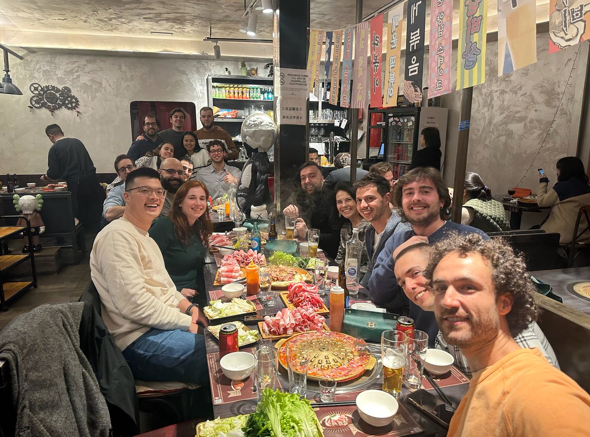 La cena de la Comunidad organizada por PORTFOLINK de anoche fue lo más!!!🤩

Millón de gracias por este ratito mientras disfrutamos de la barbacoa coreana🥩🥢