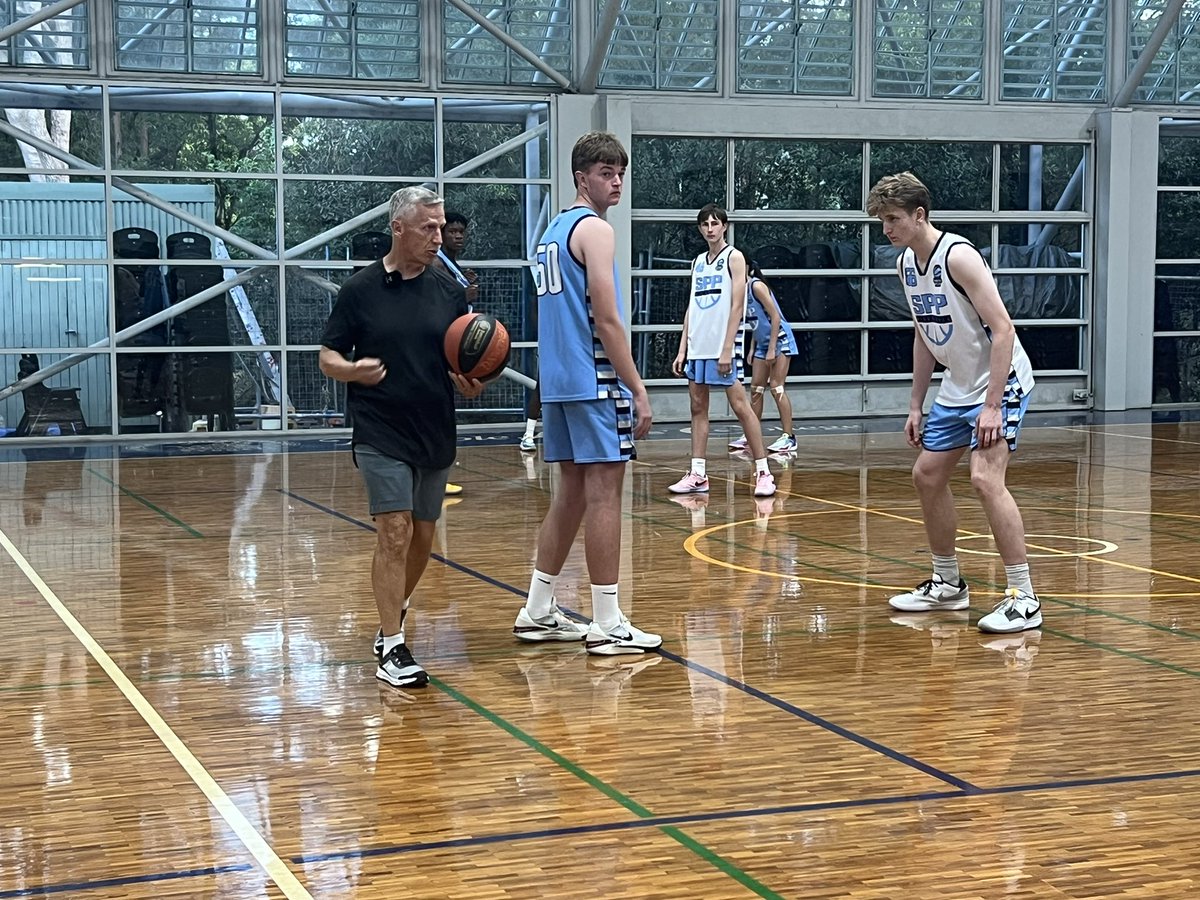 More than 50 coaches attended the @BasketballNSW clinic with legendary coach @CoachMikeDunlap at @PymbleLC this evening. Notes and takeaways to follow