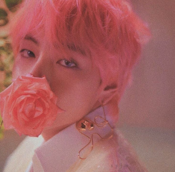 AboutMusicYT's tweet photo. Taehyung of BTS will release 'FRI(ENDS)' in tomorrow! https://t.co/rVVKfU08Zx