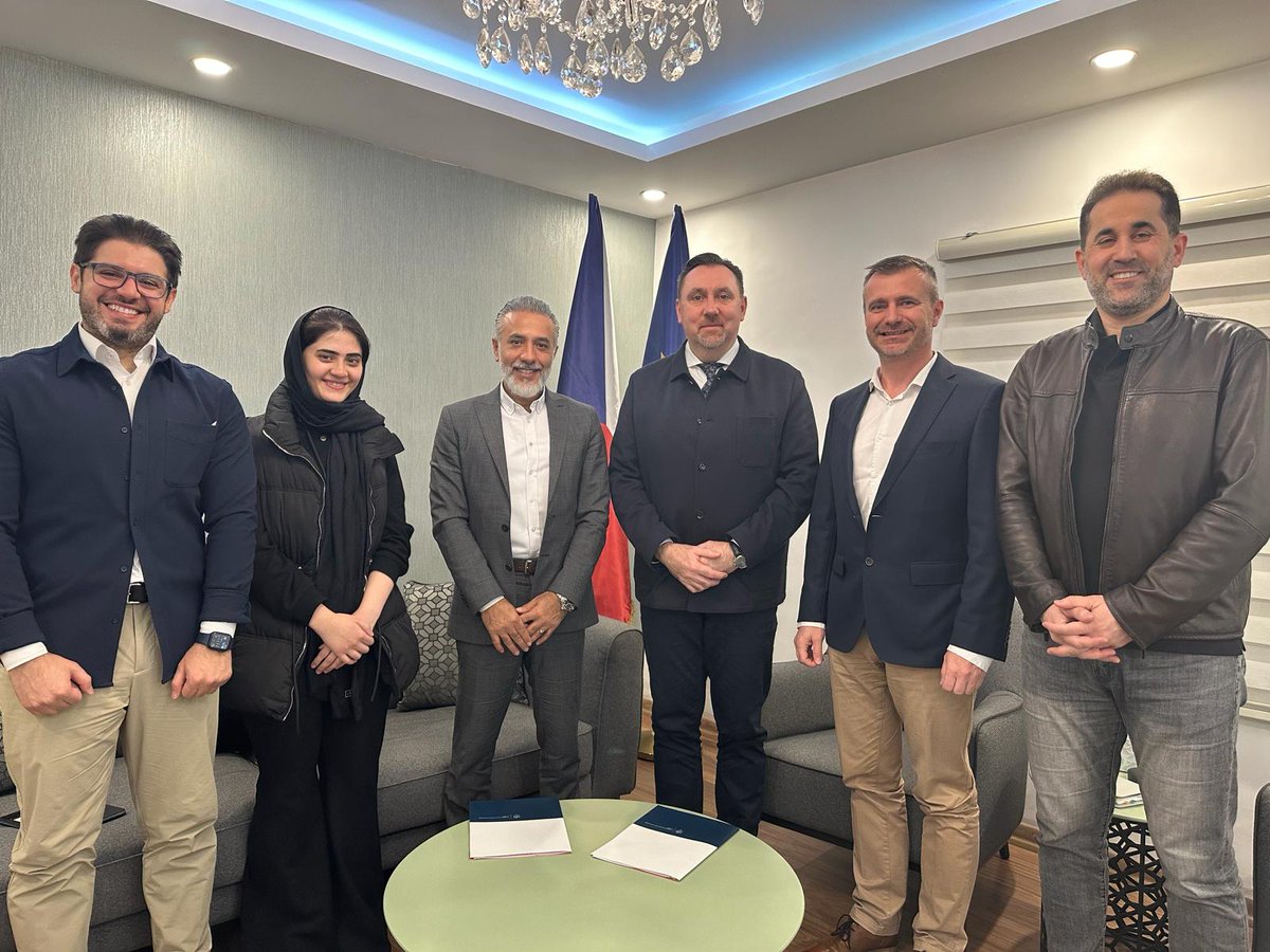 CZinErbil's tweet photo. On behalf of the @CzechMFA, @CzechErbil signs a contract for a #SmallScaleProject 2024 with @RwangaFdn. We highly appreciate that our mutual and successful collaboration also continues this year.
π¨πΏ provides another sustainable project to common people in #KRI.π¨πΏπ€π
@czechaid https://t.co/9oG7LUmZJH