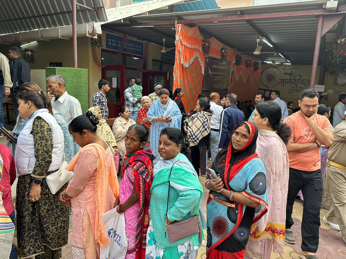 Hrithik83288621's tweet image. सेवा को वायवहार में लायें, सेवा से उपकार कमायें।
#servicewithhumility
@sncfoundation @santnirankari 
📍 Ramesh Nagar Delhi