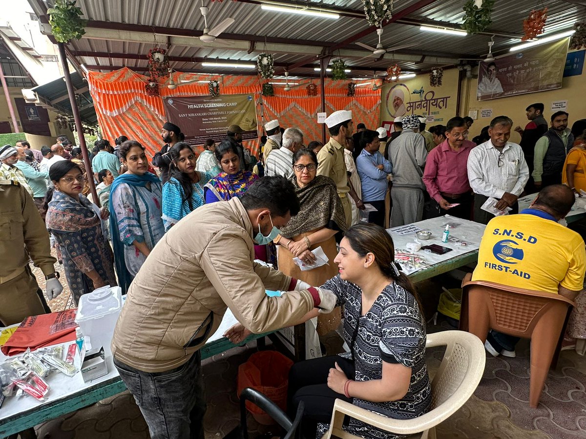 Hrithik83288621's tweet image. सेवा को वायवहार में लायें, सेवा से उपकार कमायें।
#servicewithhumility
@sncfoundation @santnirankari 
📍 Ramesh Nagar Delhi