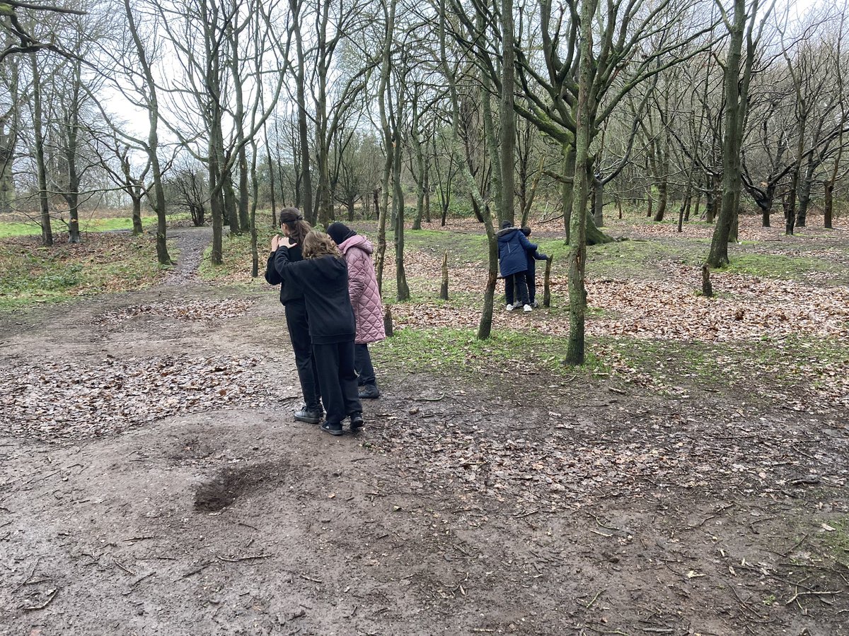 7Y enjoy their second Forest School day at Northycote Farm. 1st activity is tree identification and a trust activity #challengeyourself <a href="/AldersleyHighSc/">AldersleyHighSchool</a>