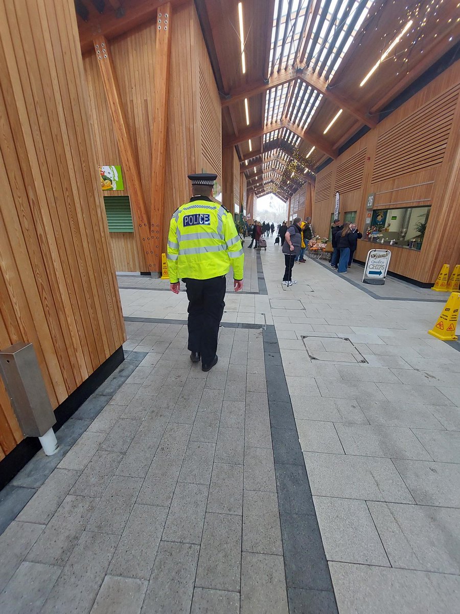 PCs Drew and Barnes were out on patrol in the town centre of #GreatYarmouth recently, speaking to passers-by, and checking in on shop staff and stall holders following the grand opening of the new marketplace. #ParkWalkTalk
