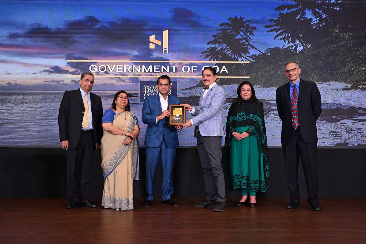 Goa awarded Destination Leadership Award by @WTTCII -HOTELIVATE 2024 for Excellence in Travel & Tourism, received by Mr. @sanjeevahuja007 (IAS), Secretary Tourism, Govt of Goa, from Shri @amitabhk87, G20 Sherpa, India, Ms. @ManishaSaxena10 IAS, DG Tourism & other dignitaries.