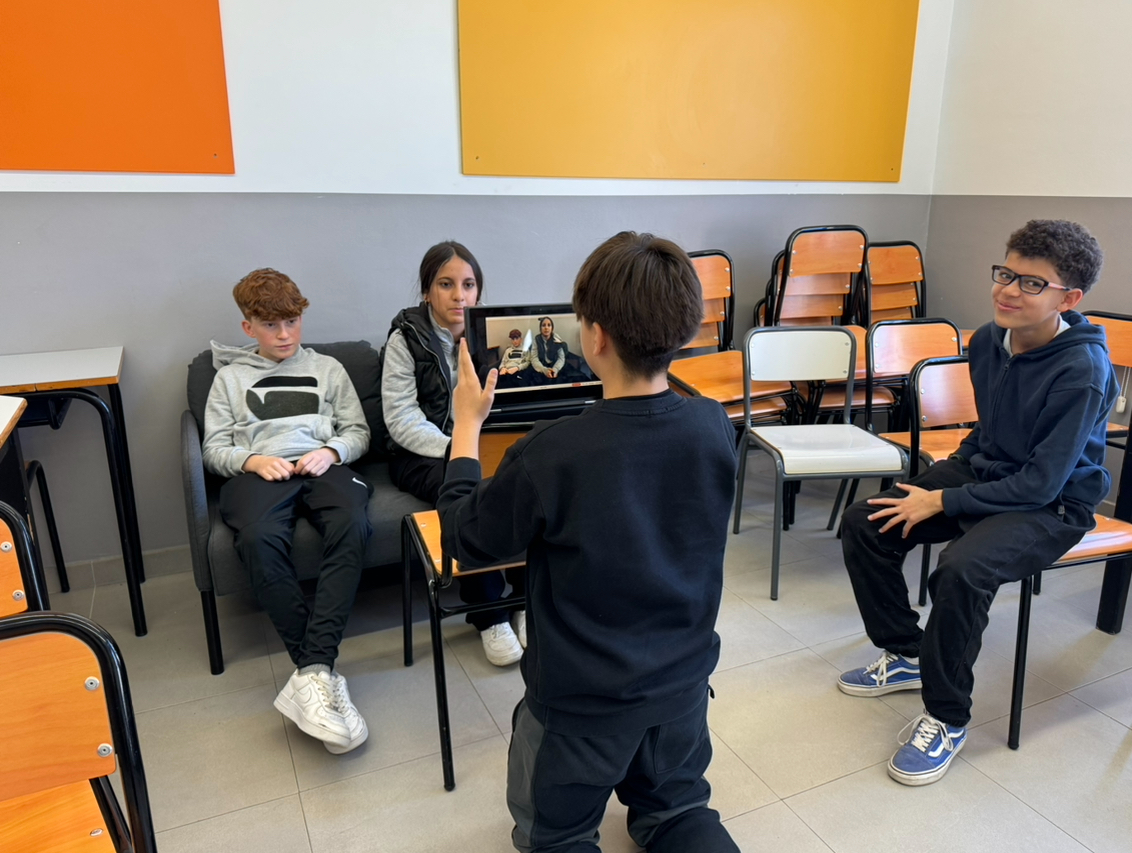 escolaanoia's tweet photo. 🌟 Els nostres alumnes de 2n estan immersos en la creació d'una agència turística per  promocionar el Conflent. 🏞️ No et perdis les seves brillants idees i el seu esforç en aquest emocionant treball de síntesi! #TurismeConflent #CreativitatEducacional 🎨✨ https://t.co/BCwUIL7sr8