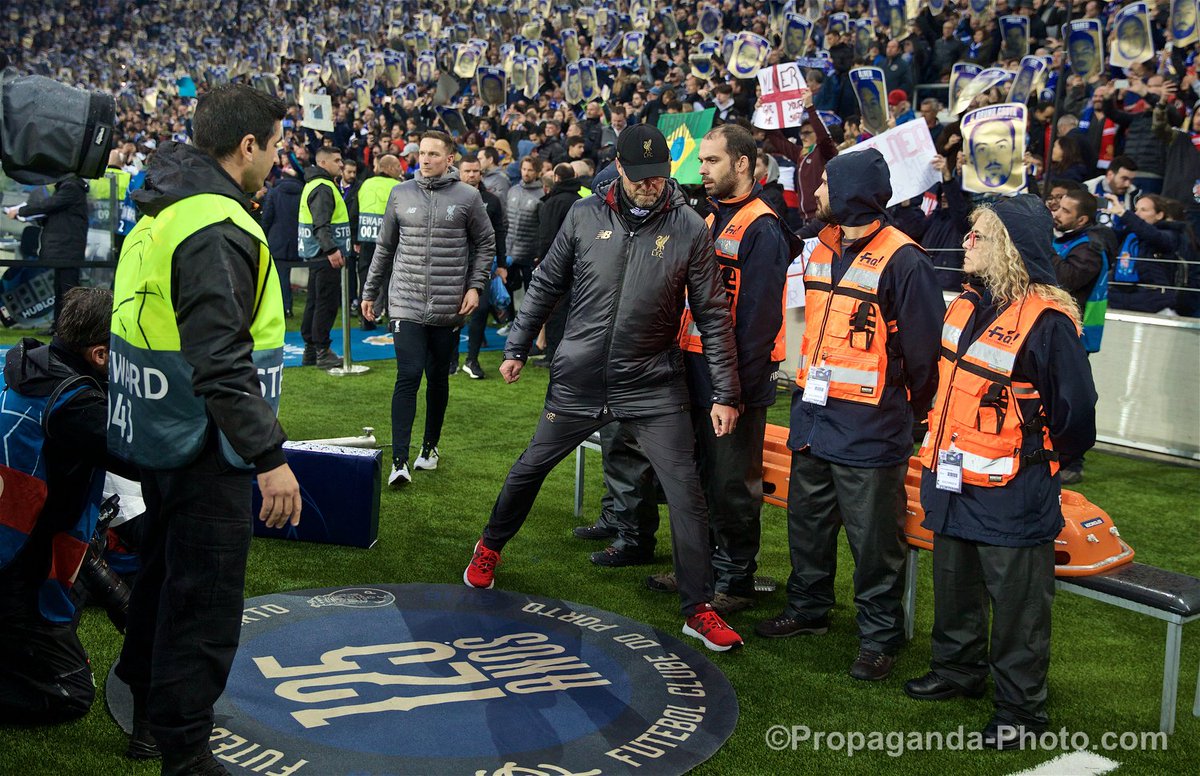 É nestes jogos, no maior palco de futebol do mundo, que dá para tirar certas ilações quanto ao profissional vs pessoa de vários protagonistas do futebol.

Para mim, ontem ficou bem patente a diferença de níveis entre Klopp e Atreta. 

Dinheiro compra tudo, menos carácter 👌