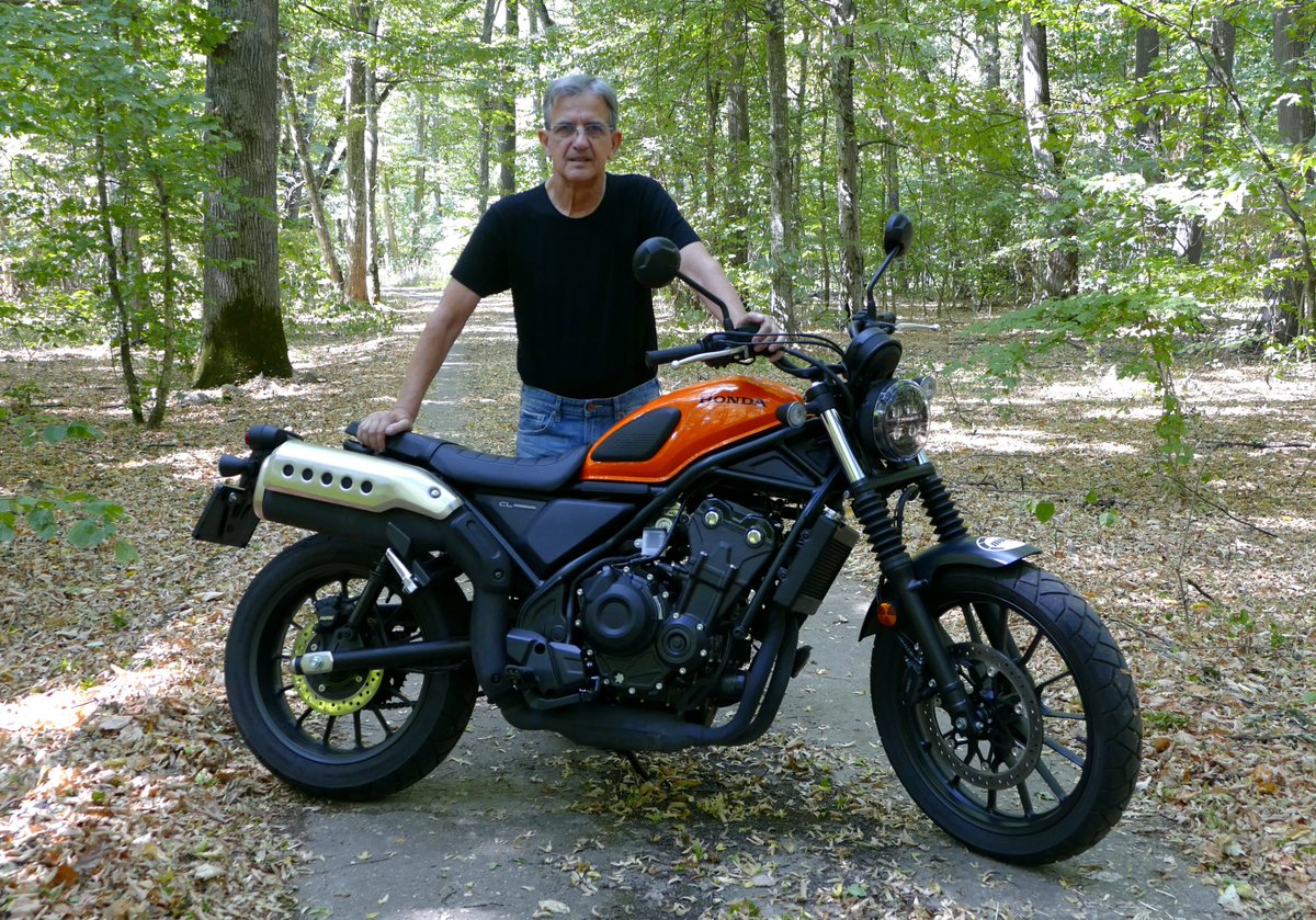 TiberiuTroia's tweet image. Am luat de la magazinul Motor Team modelul Honda CL 500 pentru test.
Ce a ieșit puteți vedea în emisiunea La Volan difuzată de Digi24 sâmbătă 16 martie.
Aceeași motocicletă vă așteaptă pentru test și acum, tot la Motor Team.
#MotorTeam #HondaCL500 #DriveTest #PovestiCuMotoare