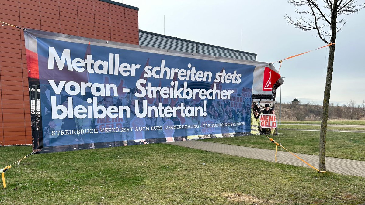 ostzination's tweet photo. in sachsen wird seit über 125(!) tagen eine recycling firma bestreikt, die belegschaft fordert bessere arbeitsbedingungen (u.a. 38h woche) aber der arbeitgeber blockiert bislang alle verhandlungen und ich finde das hat mehr aufmerksamkeit verdient https://t.co/GjyYIgzQwI
