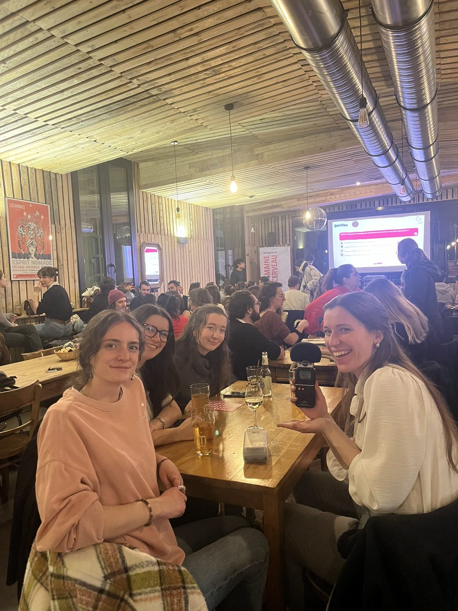 Jeanne Nurizzo (@jeanne_nurizzo) on Twitter photo 🧠| Pour la #semaineduCerveau nous étions présentes pour participer au burger quizz au Minimistan <a href="/Semaine_Cerveau/">Semaine du Cerveau</a> <a href="/SemaineCerveau/">Semaine du Cerveau - Paris 🧠</a> vous pourrez écouter l’émission de <a href="/angelique_nl_/">Angélique NOËL</a>, <a href="/AudreyLeBorgne_/">Audrey LB</a>, <a href="/_JulietteRS_/">Robert-Soriano Juliette</a> et <a href="/lisa_binoche/">Lisa Binoche</a> sur <a href="/RCFIsere/">RCF Isère</a> 🎤 🧠| Pour la #semaineduCerveau nous étions présentes pour participer au burger quizz au Minimistan <a href="/Semaine_Cerveau/">Semaine du Cerveau</a> <a href="/SemaineCerveau/">Semaine du Cerveau - Paris 🧠</a> vous pourrez écouter l’émission de <a href="/angelique_nl_/">Angélique NOËL</a>, <a href="/AudreyLeBorgne_/">Audrey LB</a>, <a href="/_JulietteRS_/">Robert-Soriano Juliette</a> et <a href="/lisa_binoche/">Lisa Binoche</a> sur <a href="/RCFIsere/">RCF Isère</a> 🎤