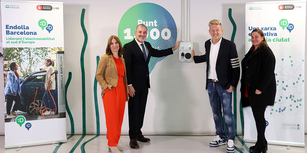 El Ayuntamiento de #Barcelona ha celebrado la puesta en marcha de su punto de recarga número 1.000 anunciando importantes novedades para los usuarios de vehículos eléctricos.
#endollaBarcelona #BSM #Barcelona #puntosderecarga #vehículoeléctrico
aegfanews.com/movilidad/serv…