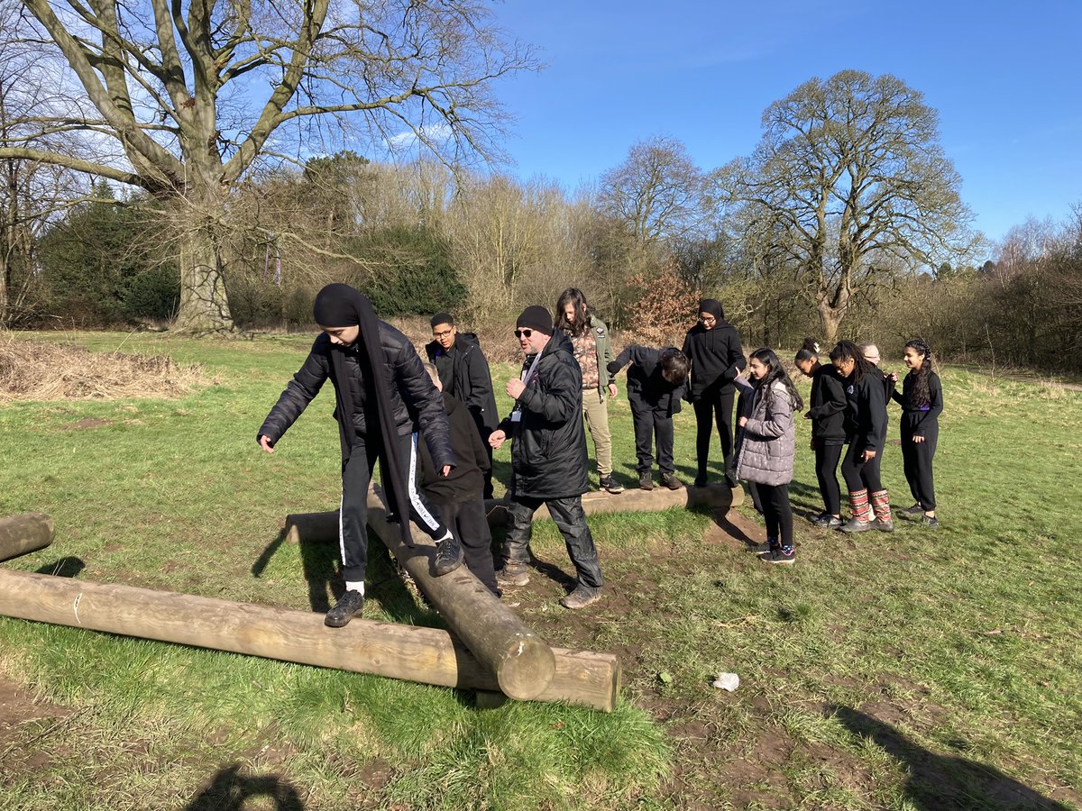 7H have to trust a partner to guide them blindfolded around the forest whilst learning how to identify trees follow by testing their skills of balance #challengeyourself <a href="/AldersleyHighSc/">AldersleyHighSchool</a>