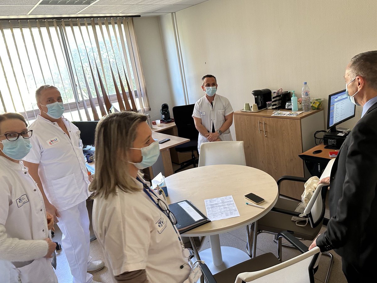 CHUdeNice's tweet photo. [Au cœur de nos services]
Notre Directeur Général @RodolpheBourret était hier à l'#hôpital de Cimiez auprès des équipes du pôle #réhabilitation - #autonomie - #vieillissement du Dr @berederisa. 
#CHUdeNice #gériatrie #gérontologie https://t.co/nFmLntPVkn