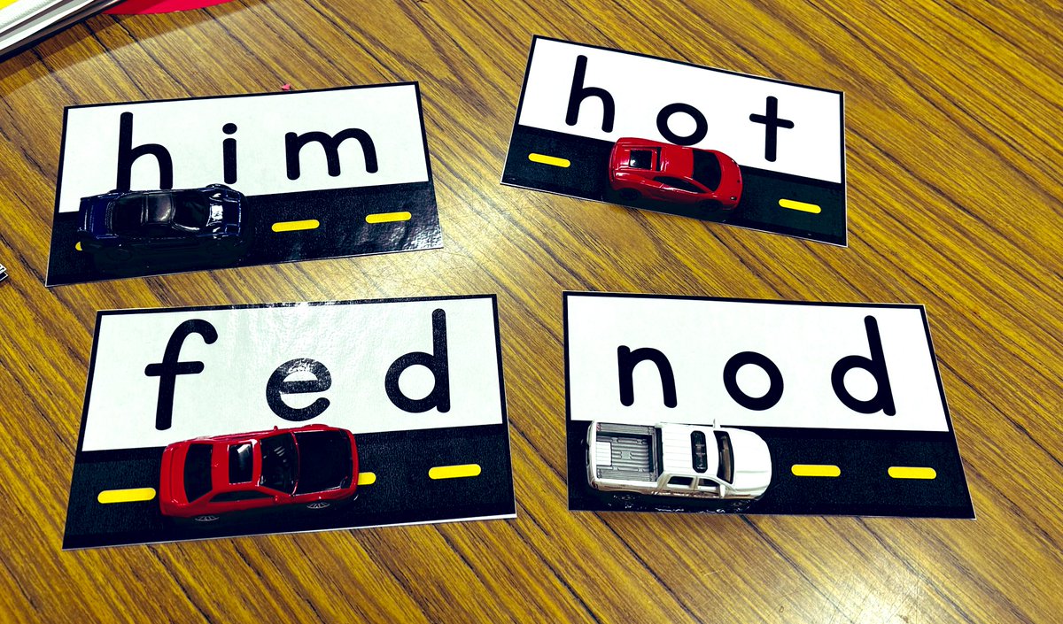 MrsMoschella's tweet photo. Teaching decoding is a FUNdamental Reading skill 🩵 One fun way to review how to blend CVC words is to use 🚗 🚙 to drag out each individual sound #Decodingskills #RTIReading @BPS_RTI @S7_Belleville @S5_Belleville https://t.co/1zSZy5IBlf