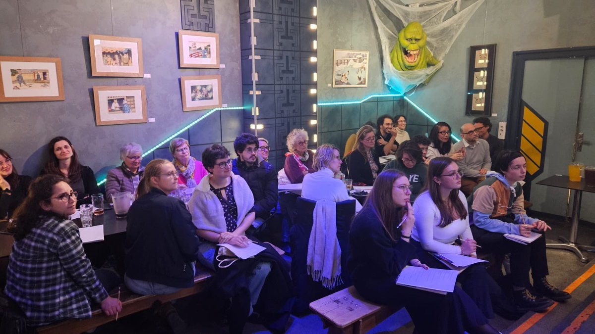 🧠 Salle comble hier soir au Dernier Bar avant la Fin du Monde pour notre soirée « Sens et Science » ! Merci à nos deux expertes @DollyaneMuret et Clara Dussaux ! Venez nous retrouver ce soir au @Gro_ndControl dès 19h30 ! Infos ➡️ bit.ly/3SWof3Y @SemaineCerveau