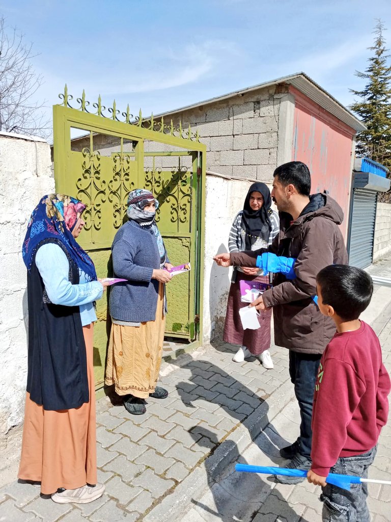 DemPartiTusba's tweet photo. Bugün ilçe köy komisyonu tarafından #Yeşilköy #Mermit Topaktaş mahalleri ziyaret edildi. Yerel seçim öncesi çalışmalar Aralıksız devam ediyor.
@akkosxane
@umkeumitkeser https://t.co/kKxonZrK4J