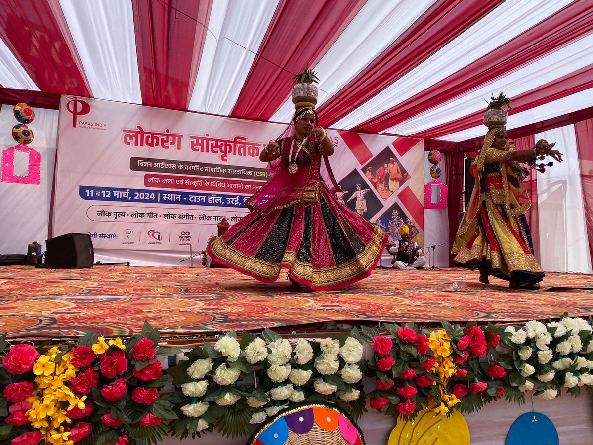 kalbeliya dance choreography by folk artist during Lokrang Sanskritik Utsav 2024 organized by PARAS INDIA NGO. @DM_Jalaun #AzadiKaAmritMahotsav #localforvocal #parasindiango #jhansikirani #CulturalCelebration #pride2024 #viksitbharat #culturalheritage #folkdance #lokrang