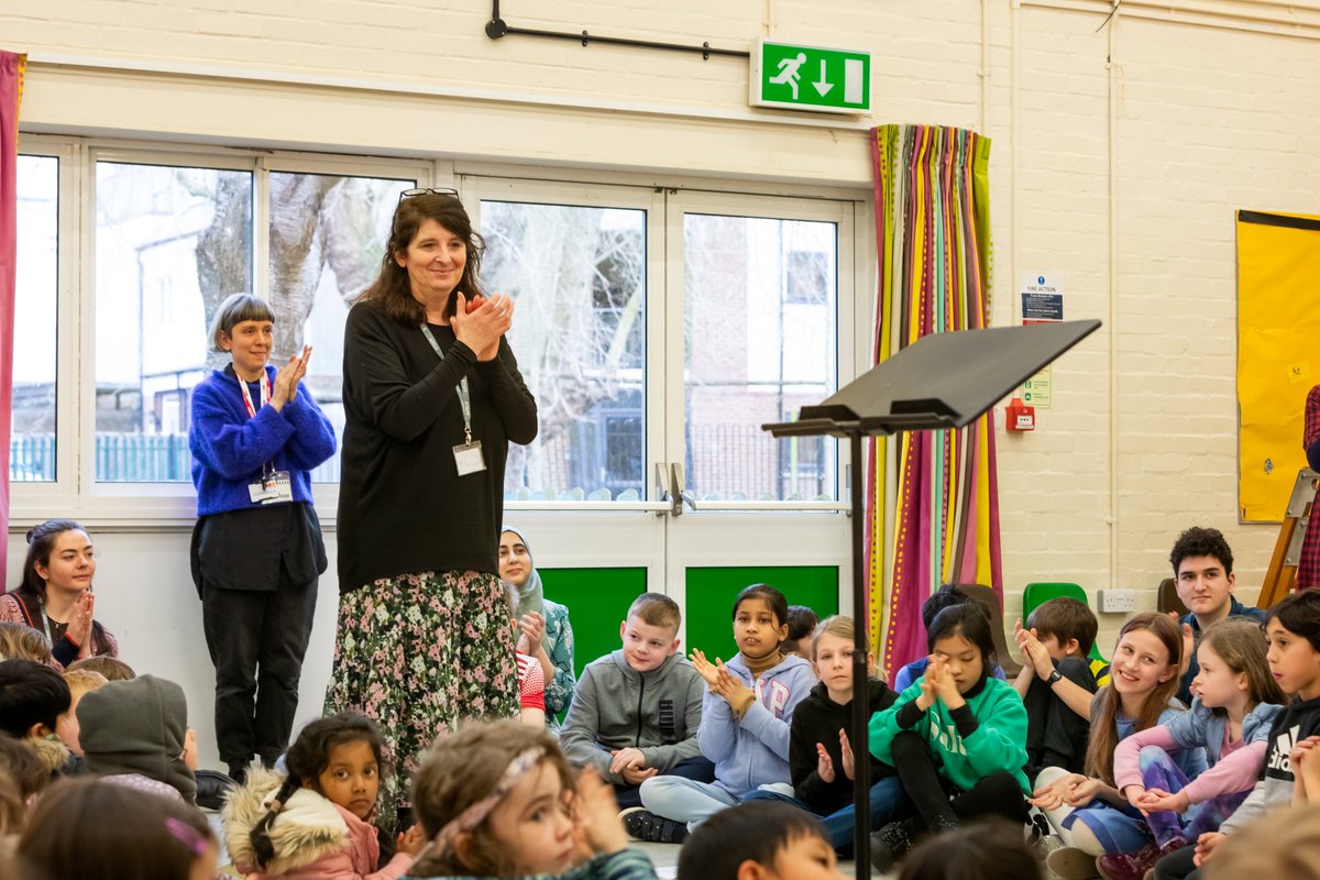 We had a wonderful time singing with young people at St Barnabas School as part of our residency with @MusicatOxford We performed Our Shared Planet, a new work co-created by the pupils and @EPerivolaris We'll perform the work again in Saturday's concert: bit.ly/3IyZ3ub