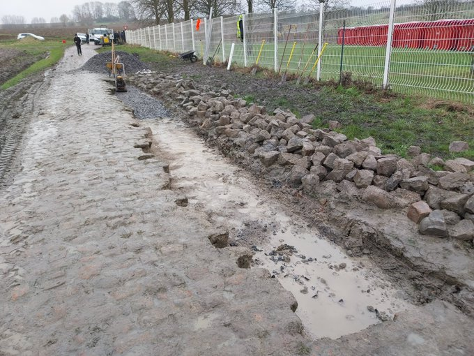 albermg's tweet photo. Las fotos que cada año esperamos con ansia por estas fechas. #ParisRoubaix https://t.co/l2Flncx8H3
