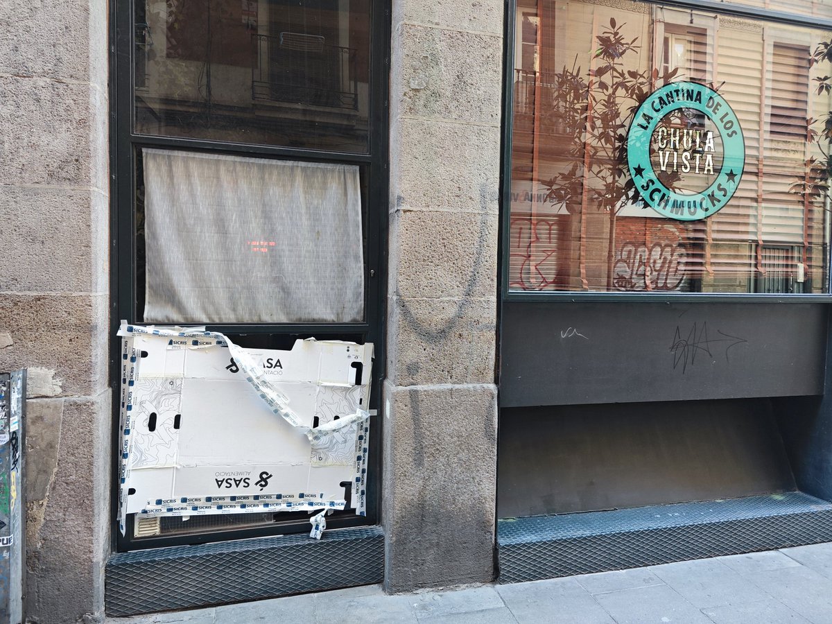 Josepmandreu's tweet image. Seguim avuí 13/3 li ha tocat la grossa a un altre comerç de Ciutat Vella al Carrer Peu de la Creu, però ja no es noticia es la normalitat @jmartigalbis @_SirRoman @EmiliVendrell @toniclapes