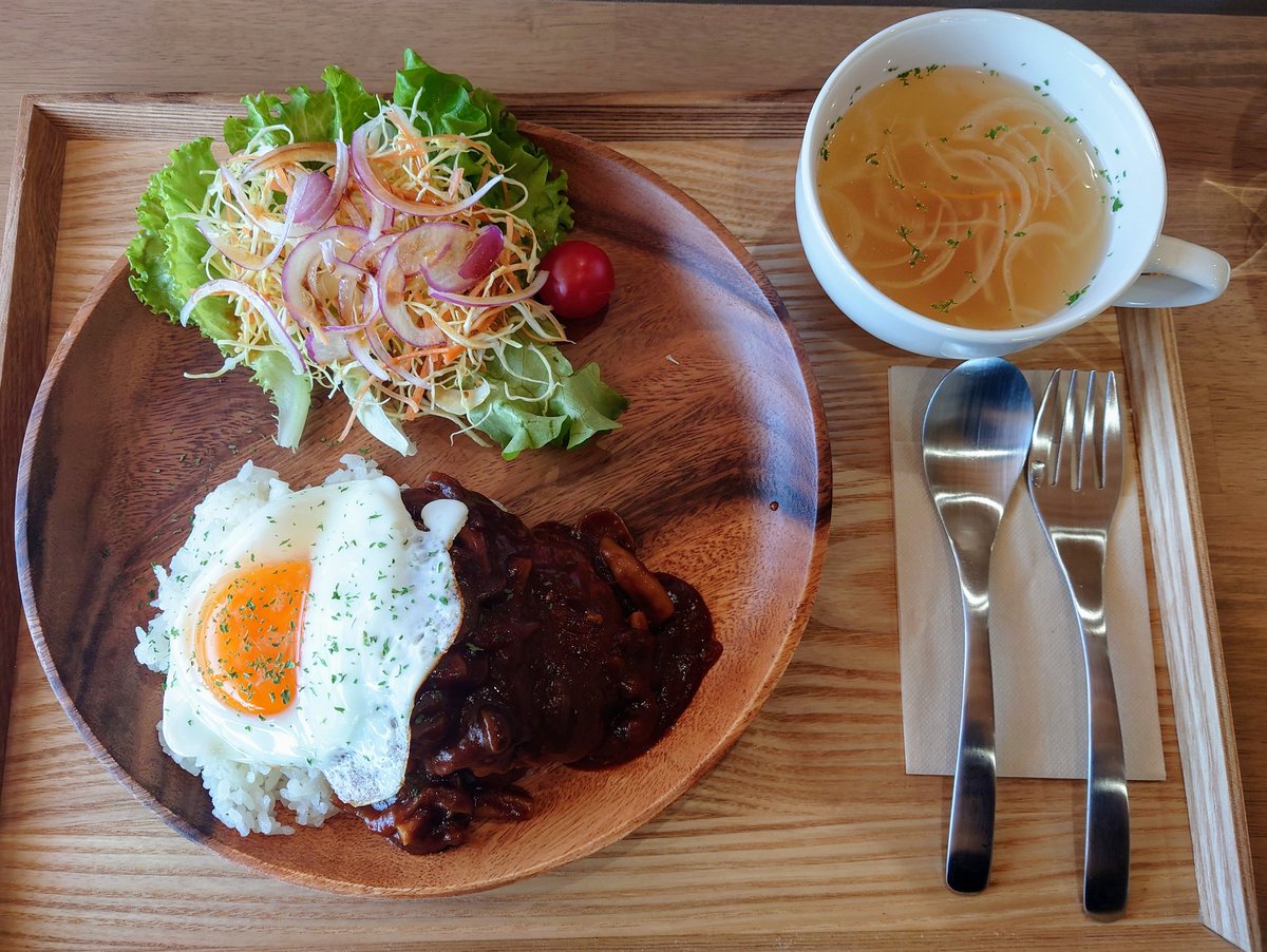 vaizravana1214's tweet image. 直江津ランチ
ロコモコ丼1100円
出来合いのハンバーグは想定通りとしても、ぬるいスープとレンチンした固まりのご飯は無いだろ！
#Coffeenow #上越 #ランチ