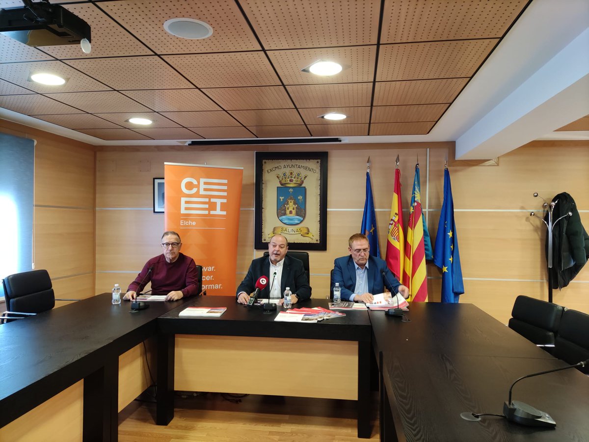 ceeielche's tweet image. Participan Isidro Monzó, alcalde de Salinas, y Joaquín Alcázar, director de CEEI Elche.

#SommosConnecta