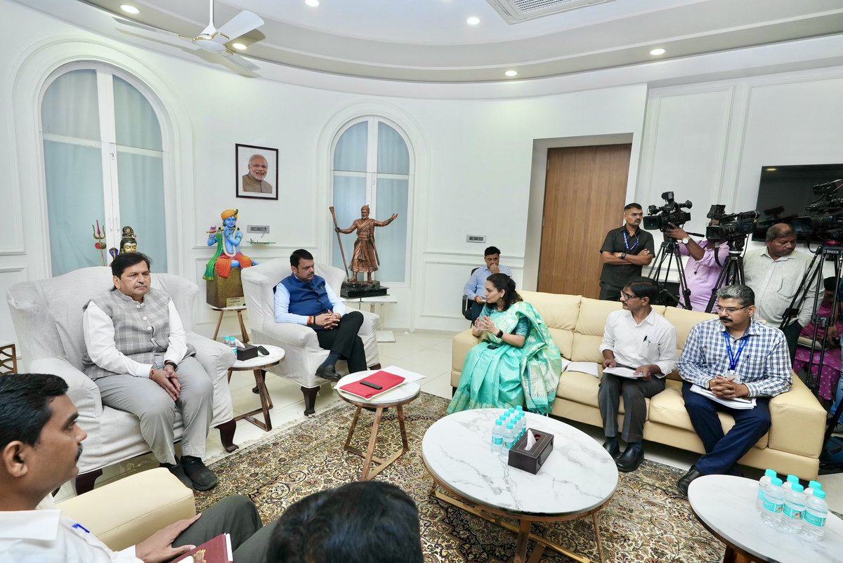 Dev_Fadnavis's tweet photo. 🕦 11.30am | 13-3-2024 📍 Meghdoot Bungalow, Mumbai | स.११.३० वा. | १३-३-२०२४ 📍  मेघदूत निवासस्थान, मुंबई.

🔸Inauguration of 100 “Aacharya Chanakya Skill Centers” out of 1000
🔸1000 पैकी 100 “आचार्य चाणक्य कौशल्य केंद्रांचे” उदघाटन

@MPLodha @GoM_SEEID
#Maharashtra #Mumbai #SkillDevelopment #SkilledMaharashtra