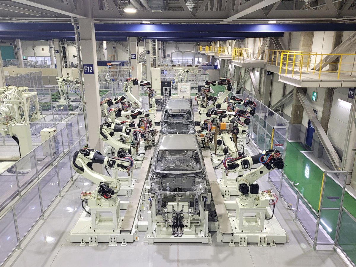 atevaltextil's tweet photo. #ATEVAL participa junto a las empresas Ferre y Campos Montaverner en la misión del proyecto @admantex2i a #Japón.
Ayer la delegación europea fue recibida por Kawasaki Heavy Industries, Ltd. en #Hyōgo y visitamos el #Akashi Robot Manufacturing Site y el #NishiKobe Robot Showroom. https://t.co/SaMjbDuFSD